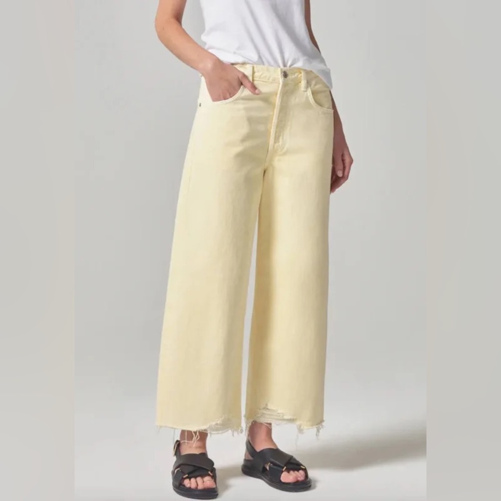 Ayla Raw Hem Crop Jean
Limoncello / 26